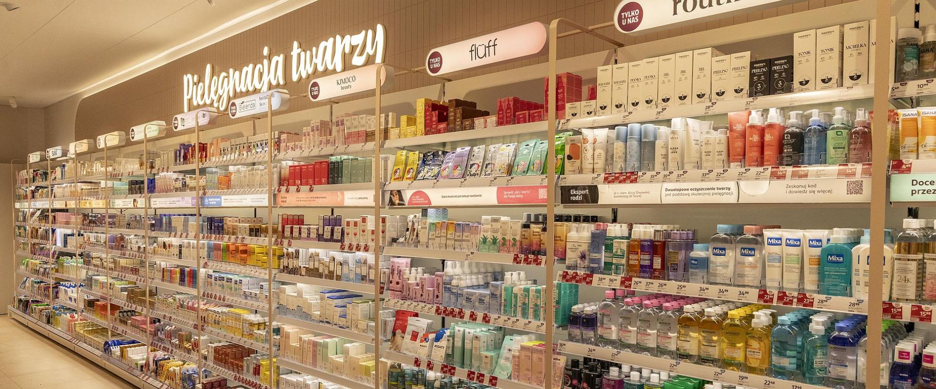 Rossmann otworzył 2000. drogerię. Nowy koncept stawia na emocje, zmysły i bliskość